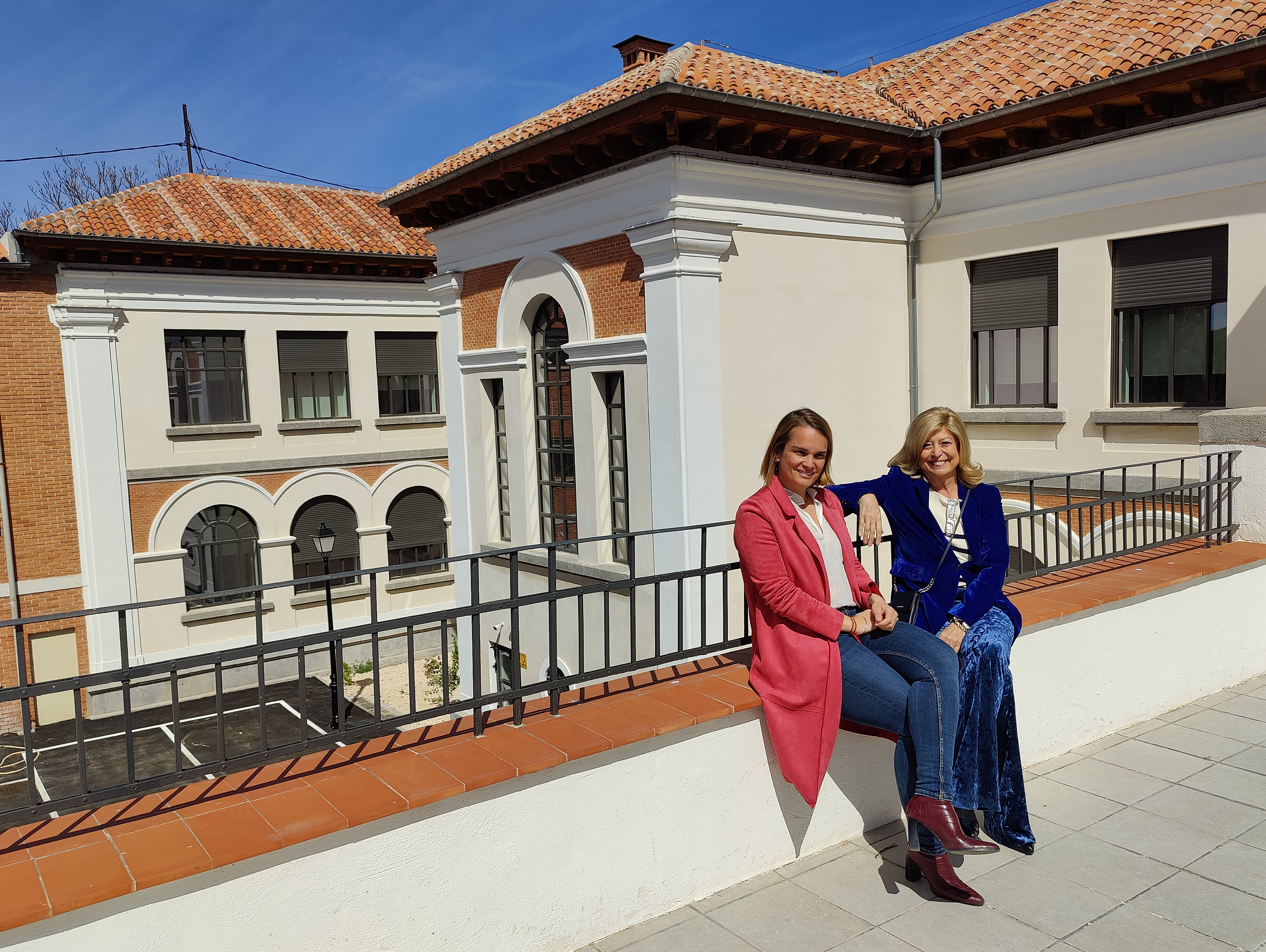 Paloma García Romero y Loreto Sordo durante la visita al edificio de Francos Rodríguez